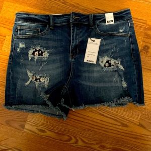 NWT Judy Blue Distressed Daisy Patch Shorts